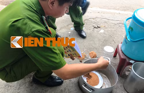 Dang dieu tra nghi an bo chat doc vao noi bun rieu giet khach-Hinh-5