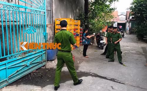 Dang dieu tra nghi an bo chat doc vao noi bun rieu giet khach-Hinh-3