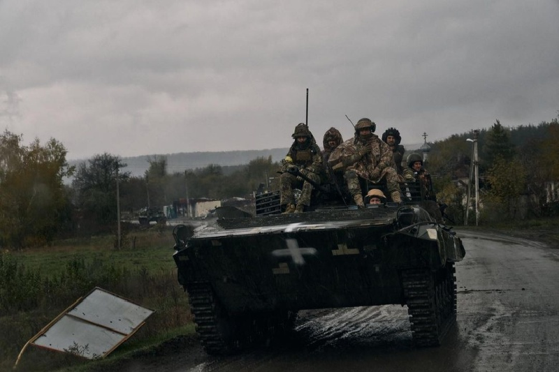 Mặc dù các đơn vị tiên phong của Nga đã nỗ lực cản bước tiến của quân Ukraine, nhưng Ukraine đã triển khai các đơn vị xe tăng, tiến công với tốc độ cao và thành công đột phá vào ba ngôi làng mà quân Nga vừa chiếm được. Ảnh: Telegram.