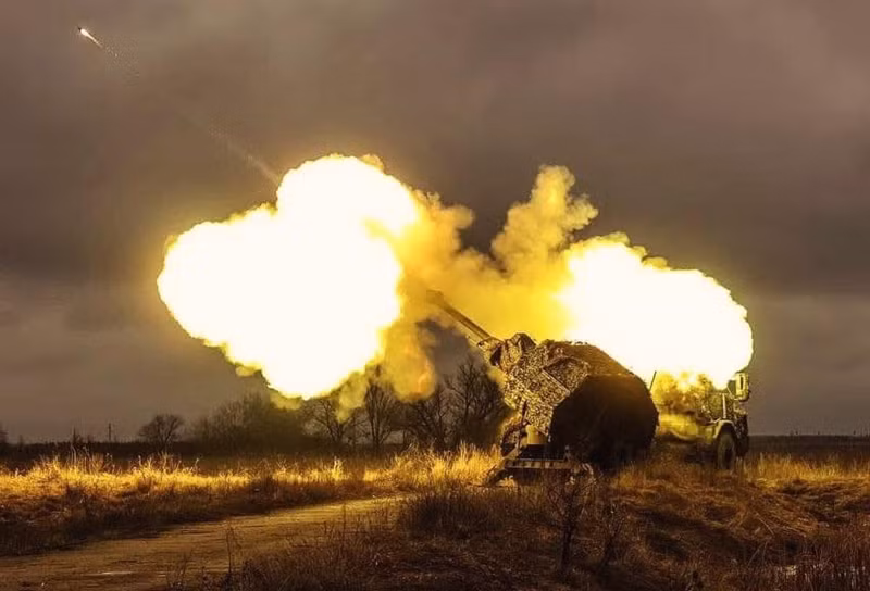 Để tránh bị tiêu diệt, các đơn vị tiên phong của Nga buộc phải rút lui. Hiện tại, quân Ukraine đã giành lại được hai trong ba ngôi làng bị chiếm, bao gồm làng Staraya Sorochina, Nova Sorochina, đồng thời tiến vào ngôi làng thứ ba - Orgovka, và đã mở lại liên kết với làng Pogrebki. Ảnh: ZSU.