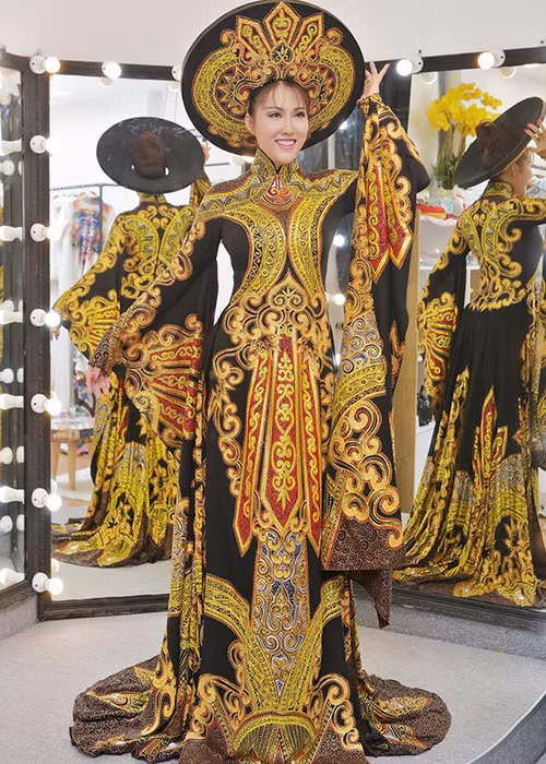 Nữ diễn viên sinh năm 1982 cũng chuẩn bị khá kỹ lưỡng về trang phục cho cuộc thi nhan sắc này. Ảnh: FBNV