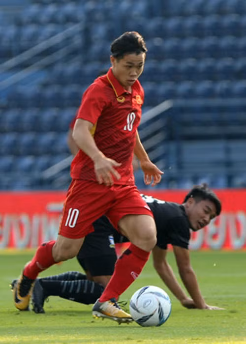Ngôi sao tiền đạo đội bóng phố núi đánh bại U.23 Thái Lan với một cú đúp. Ảnh Tùng Lê