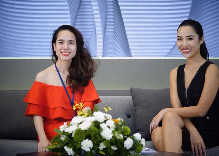 Ngoài làm người mẫu, Kiko đang làm MC cho đài truyền hình. Người đẹp chia sẻ cô mong muốn trở thành MC và diễn viên.