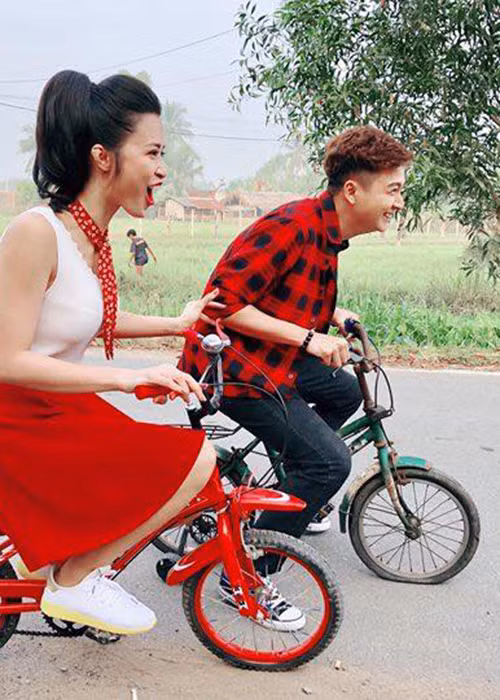 Ngô Kiến Huy - Đông Nhi đua xe đạp là một trong những tin tức sao Việt trong ngày 14/12.