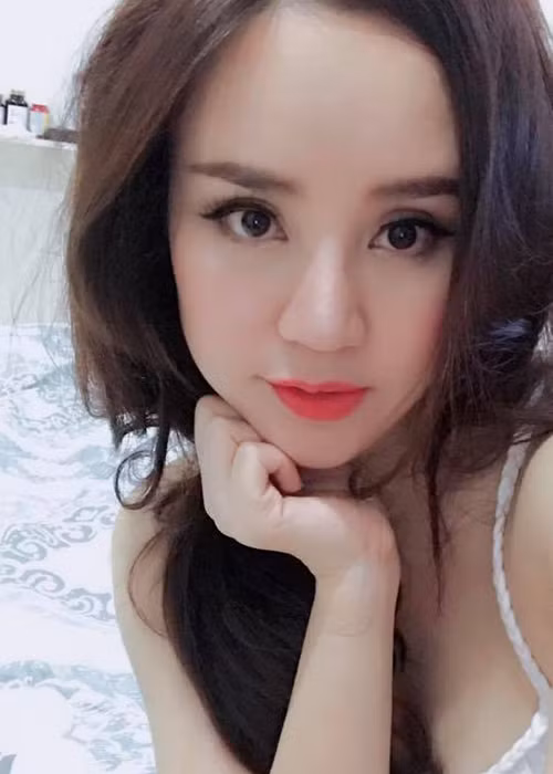 Vy Oanh cảm ơn ông xã đã chăm sóc cô.