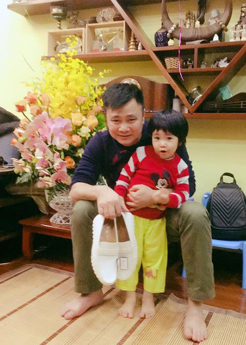 Tự Long và con gái có không ít khoảnh khắc đáng yêu bên nhau.