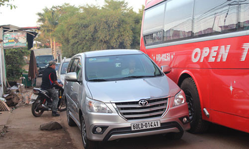 Náo loạn ùn ứ kéo dài.