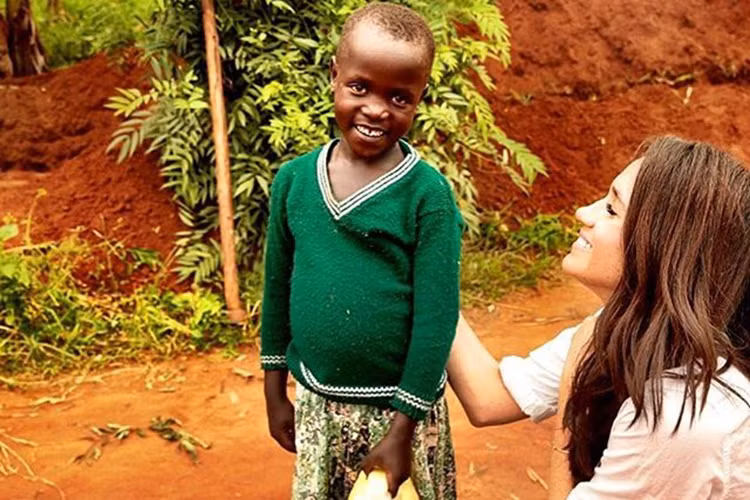 Cũng như hôn phu, Meghan chăm chỉ tham gia các hoạt động tình nguyện, mang tính chất cộng đồng.