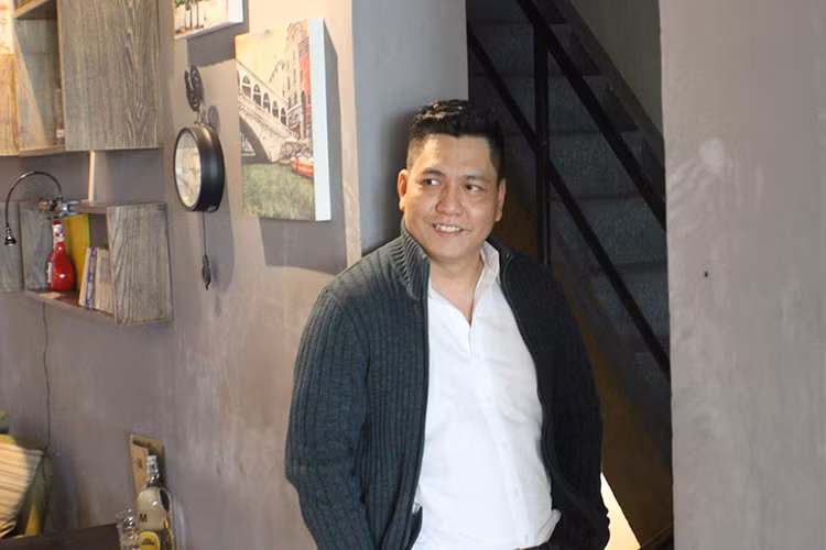 Đạo diễn Đức Thịnh chia sẻ: “Giáng sinh về. Lại thêm một tuổi mới với nhiều trăn trở và những ước mơ đang dang dở. U40... Cái tuổi của sự chín và chắc đối với các kế hoạch cho sự nghiệp. Và giải phóng những thứ bức bối trong tâm tư làm cho tâm hồn thư thái hơn”.