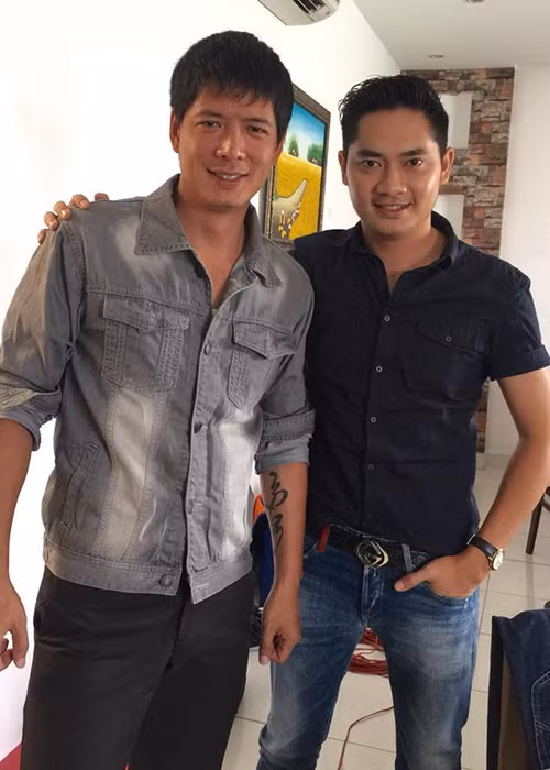 Hình ảnh Minh Luân thân thiết bên Bình Minh trên phim trường “Thề không gục ngã”. Bộ phim khởi quay và lên sóng trong năm 2015. Ảnh: FBNV