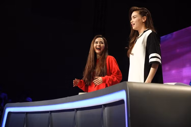 Tháng 4/2017, Minh Hằng tố bị Hồ Ngọc Hà “chèn ép”, không muốn ngồi chung ghế nóng tại The Face 2017. Ảnh: Zing