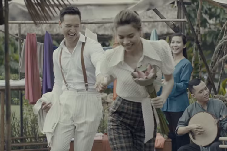 Diễn vô cùng ăn ý trong MV, Kim Lý và Hồ Ngọc Hà vướng nghi vấn tình cảm. Ảnh: Vietnamnet