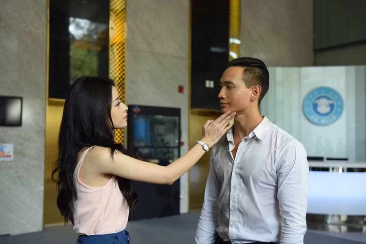 Về phía Kim Lý, anh từng cho biết, anh và Chi Pu rất hay trò chuyện trên phim trường. Ảnh: Thế giới điện ảnh