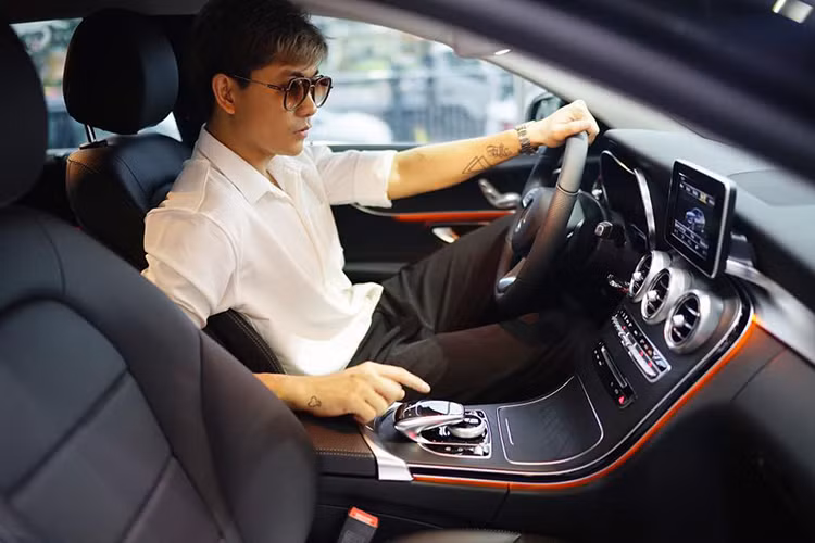 Khi một số cư dân mạng để lại bình luận về ảnh Trương Quỳnh Anh và Bình Minh, Tim không hề có động thái nào để đáp trả. Anh chọn cách giữ im lặng. Ảnh: FBNV