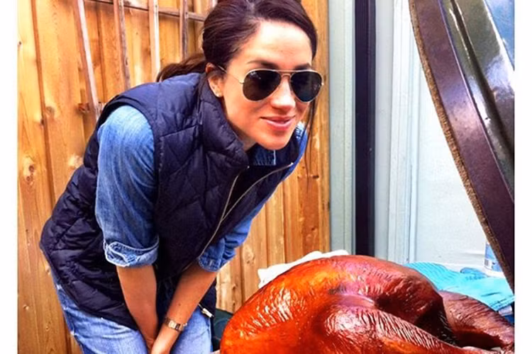 Hình ảnh nữ diễn viên sinh năm 1981 ăn mặc giản dị khi đón Lễ tạ ơn vào tháng 11/2016.