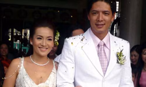 Bình Minh và Anh Thơ trong đám cưới. Ảnh: Dân Việt