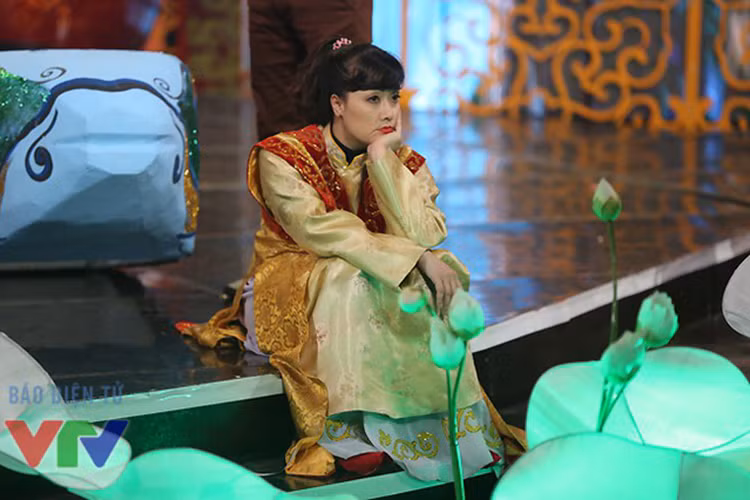 Liên tục tham gia Táo quân, nữ nghệ sĩ được đông đảo khán giả mong chờ trong mỗi buổi chầu. Ảnh: VTV