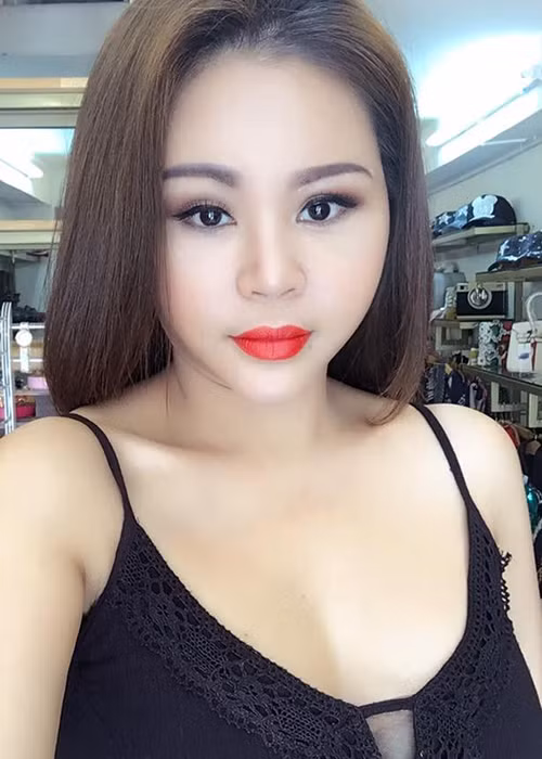 Nữ diễn viên sinh năm 1972 khoe làn da trắng mịn màng. Ảnh: FBNV