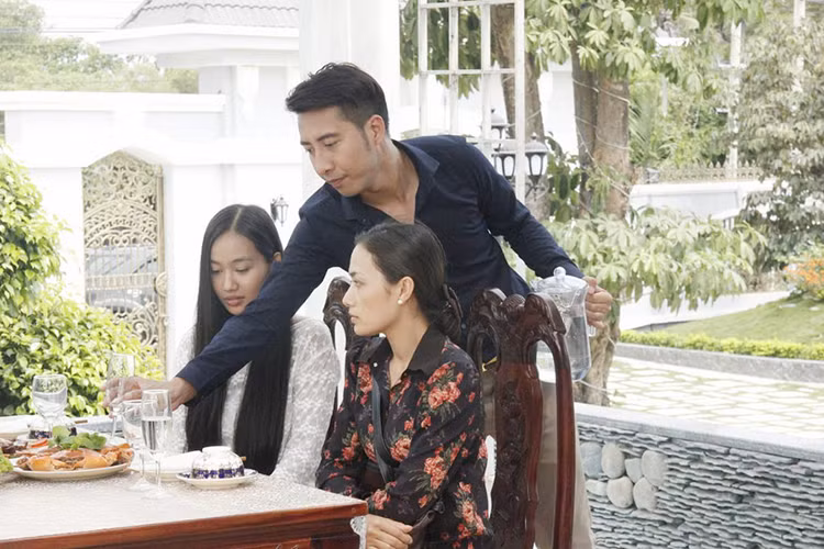 Ngoài ca hát, viết nhạc, sản xuất âm nhạc, Only C còn đóng phim. Anh từng tham gia diễn xuất trong phim “Mất xác” năm 2014. Ảnh: Zing