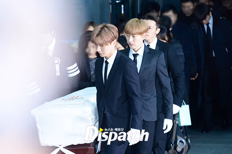 Jonghyun vốn là một nghệ sĩ rất tài năng. Anh có một sự nghiệp solo và hoạt động trong nhóm Shinee rất thành công.