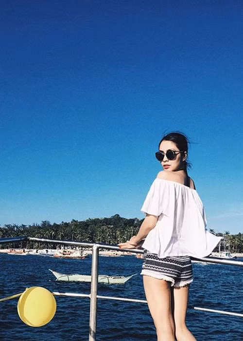 Sau cả 2 lần sau khi sinh con, nữ diễn viên “Bỗng dưng muốn khóc” đều nhanh chóng lấy lại vóc dáng thon gọn.