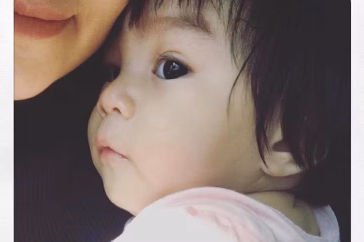 Phạm Quỳnh Anh mới xa con gái út được 2 ngày đã cảm thấy rất nhớ bé.