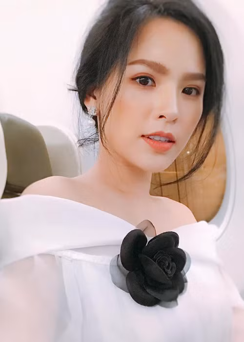 Tham gia Lựa chọn của trái tim Phi Huyền Trang chọn “Chí Phèo” Maro Lâm nhưng lại không đến buổi hẹn hò. Nhiều ý kiến cho rằng cô bỏ Maro Lâm vì xấu.