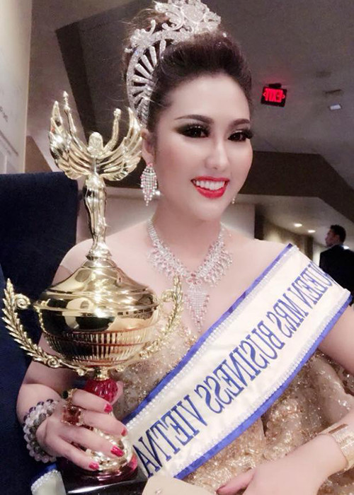 Từng bị kỳ thị vì xấu xí, Phi Thanh Vân đã lên ngôi hoa hậu. Hiện tại, cô là bà mẹ đơn thân có sự nghiệp kinh doanh khá thành công. Ảnh: FBNV