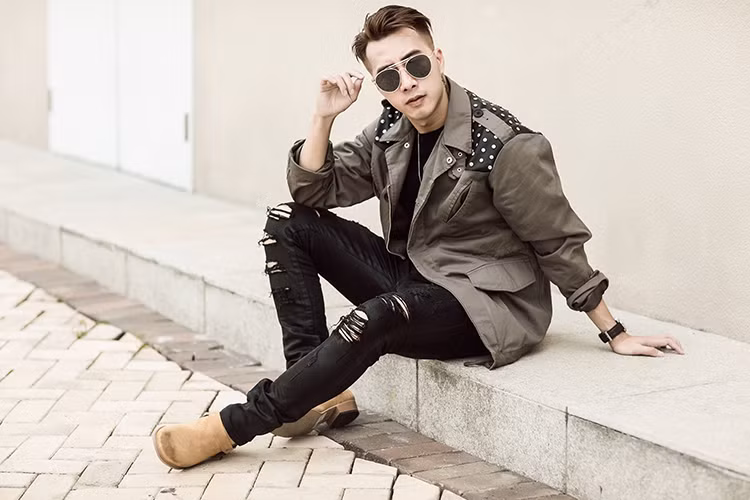 Đến nay, MV “Anh không đòi quà” của Only C kết hợp với Karik đã đạt 23 triệu lượt xem trên Youtube và hiện vẫn là sản phẩm gây chú ý nhất của Only C.