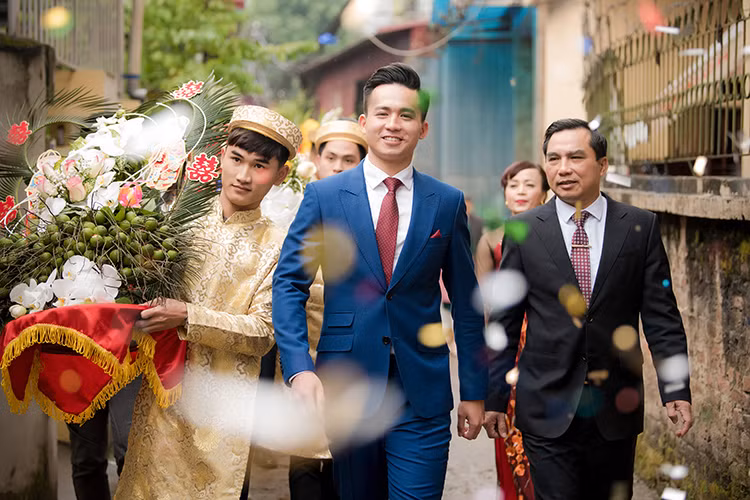 Hình ảnh hôn phu điển trai của Tố Như khi mang sính lễ trong ngày ăn hỏi diễn ra vào ngày 28/12.