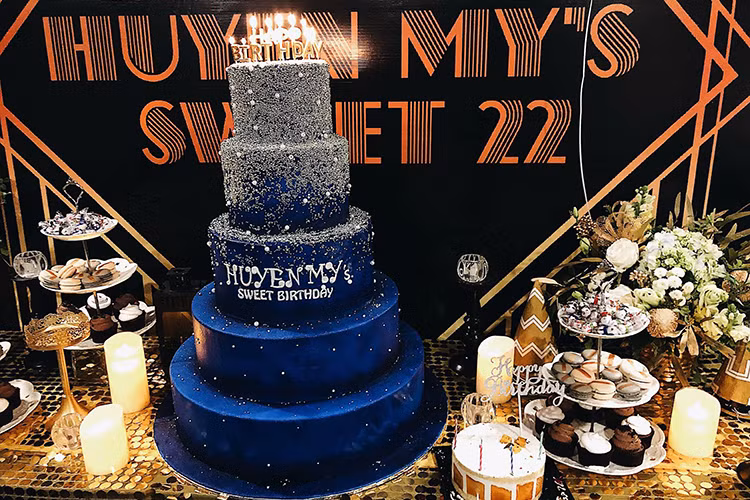 Tiệc sinh nhật của Huyền My khá hoành tráng với những chiếc bánh kem được làm kỳ công.