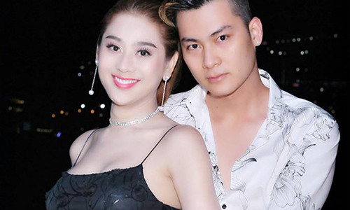 Nữ ca sĩ chuyển giới cho biết nợ bố mẹ hai bên gia đình một ân tình bởi họ luôn bên cạnh động viên tinh thần và chấp tình yêu của con cái.