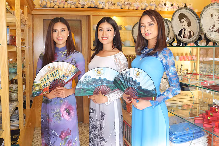 Từ ngày 25/12/2017 đến ngày 6/1/2018, các thí sinh có mặt tại Nha Trang để tham gia các phần thi phụ, hoạt động rèn luyện và chuẩn bị cho đêm chung kết.