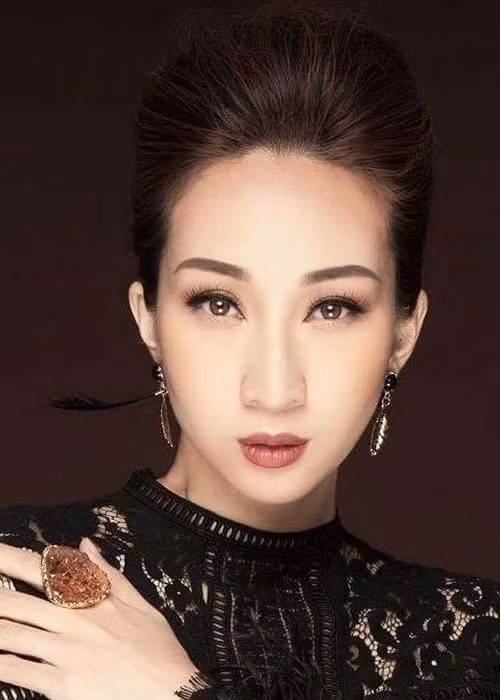 Chồng đầu tiên của Lều Phương Anh là người Nhật. Chính anh là người giúp Lều Phương Anh điều trị chân trái bị thương do một tai nạn năm cô 14 tuổi.