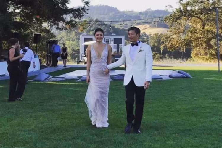 Nhạc Cơ Nhi và Ian Chu đính hôn vào tháng 8/2016 nhưng mãi đến tháng 6/2017, nữ người mẫu gốc Việt mới công khai quan hệ với chồng tương lai. Ảnh: Sina