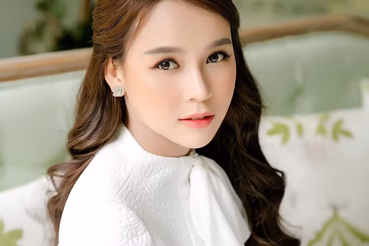 Sam là một trong những hot girl Việt đời đầu. 2 năm gần đây, cô nỗ lực cho sự nghiệp diễn xuất. Ảnh: FBNV