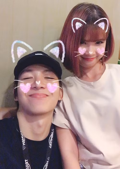 Đôi vợ chồng son khiến người hâm mộ phát ghen trước những hình ảnh hạnh phúc bên nhau.