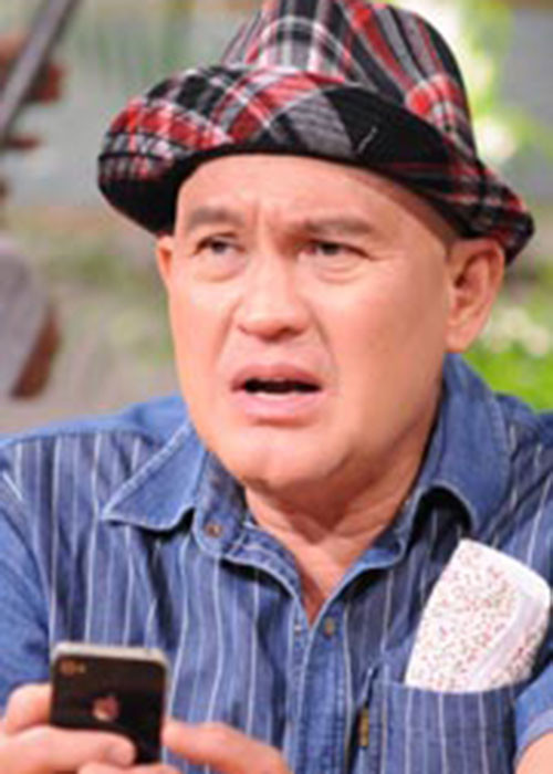 Duy Phương mê ánh đèn sân khấu từ năm 14 tuổi. Khi được bố mẹ đồng ý cho theo nghề, ông lên SG và theo học thanh nhạc. Ảnh: Công an nhân dân