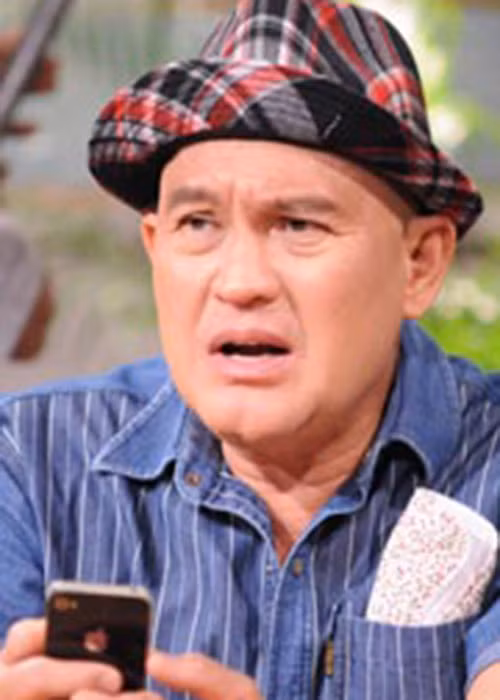 Duy Phương mê ánh đèn sân khấu từ năm 14 tuổi. Khi được bố mẹ đồng ý cho theo nghề, ông lên SG và theo học thanh nhạc. Ảnh: Công an nhân dân