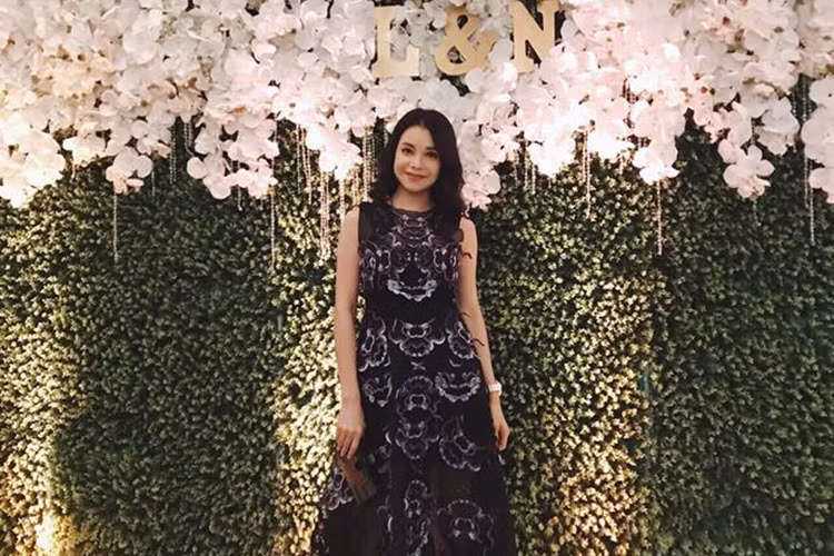 Trà Ngọc Hằng chia sẻ: “Đám cưới người ta thì cứ cười vậy vì em giờ đã khác xưa”.