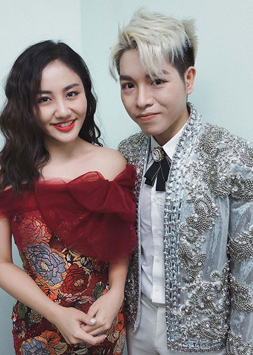 Văn Mai Hương tiết lộ nhờ Đức Phúc pha trò mà Giáng sinh năm nay của cô trở nên vui hơn.