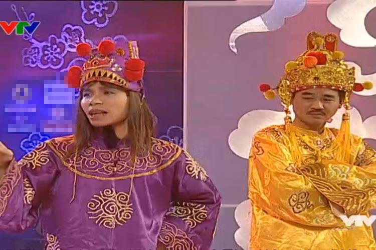Hình ảnh "Ngọc Hoàng" Quốc Khánh bên "Bắc Đẩu" Công Lý trong chương trình Táo quân năm 2007. Ảnh: Youtube