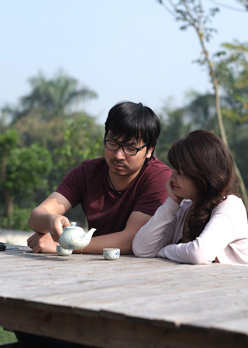 MC Hồng Nga và Đinh Tiến Dũng kín tiếng về đời tư nhưng tỏ ra khá thoải mái khi chia sẻ hình ảnh tổ ấm hạnh phúc của mình trên trang cá nhân.