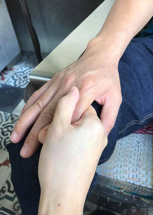 Lều Phương Anh cho hay chồng doanh nhân hơn cô 12 tuổi, từng qua một lần đò và có một cậu con trai riêng.