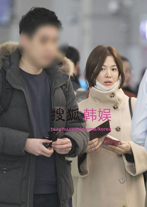 Nữ diễn viên để mặt mộc và được khen ngợi với nhan sắc trẻ trung.