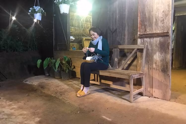 Ngoài là diễn viên cải lương nổi tiếng, Thanh Hằng còn đóng phim và tham gia diễn xuất trong các băng đĩa hài.