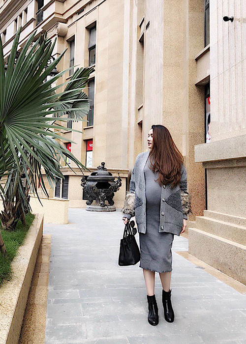 Diễn viên Trang Nhung khoe bụng bầu vượt mặt. Hiện, cô mang thai lần 2.