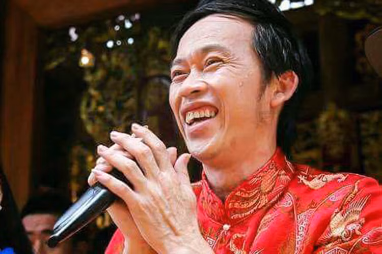 Sao Việt Cát Phượng chúc mừng sinh nhật Hoài Linh: “Gửi đến anh lời chúc tốt đẹp nhất trong ngày sinh nhật. Luôn vui, luôn cười, luôn hạnh phúc bên gia đình và bạn bè thân hữu anh nhé. Luôn có một sức khỏe”.