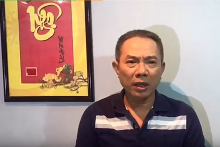 Sau khi livestream khóc nức nở xin lỗi nghệ sĩ Trung Dân vì câu nói thiếu tôn trọng, Hương Giang Idol đã đóng trang Facebook cá nhân. Về phía nghệ sĩ Trung Dân, ông đã chấp nhận tha thứ cho nữ ca sĩ chuyển giới. Sau khi vướng ồn ào vạ miệng, Hương Giang Idol ở ẩn trong một thời gian khá dài. Ảnh: Dân Việt