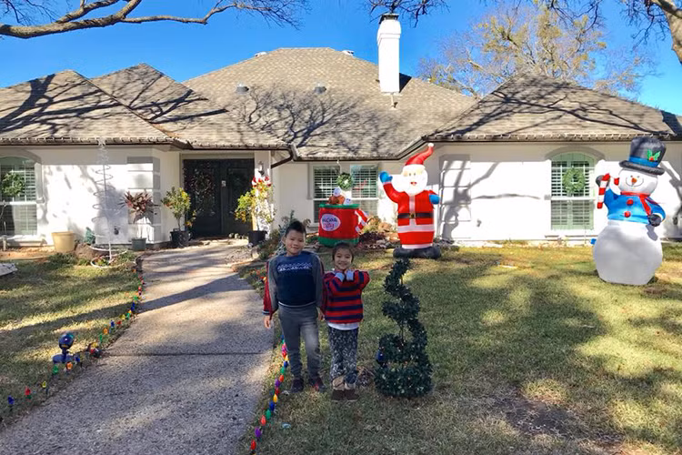 Gia đình Hồng Ngọc còn chăm chút không gian bên ngoài của căn nhà ở Mỹ.